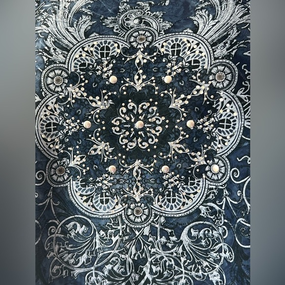 DB Women's Sz L Batik Blue Embellished Off Sides Short Sleeve Blouse - Picture 2 of 6